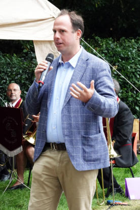 Buckingham MP Greg Smith opens the 2021 Aston Abbotts fete
